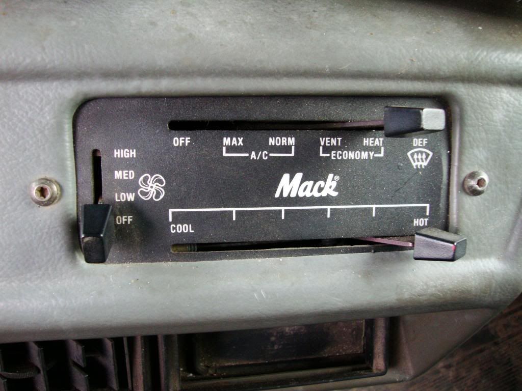 2000 Mack Tandem Dump Truck RD-688S