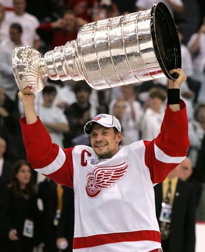 Lidstrom-Cup-060408.jpg